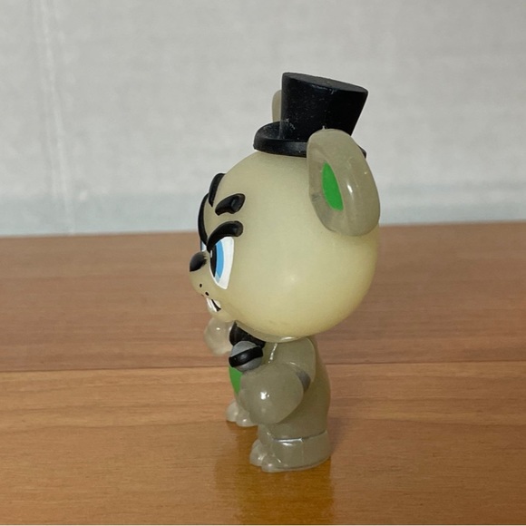 Five nights at freddy's Glow In The Dark Freddy Collectable Toy Figure 2016 - Picture 6 of 8